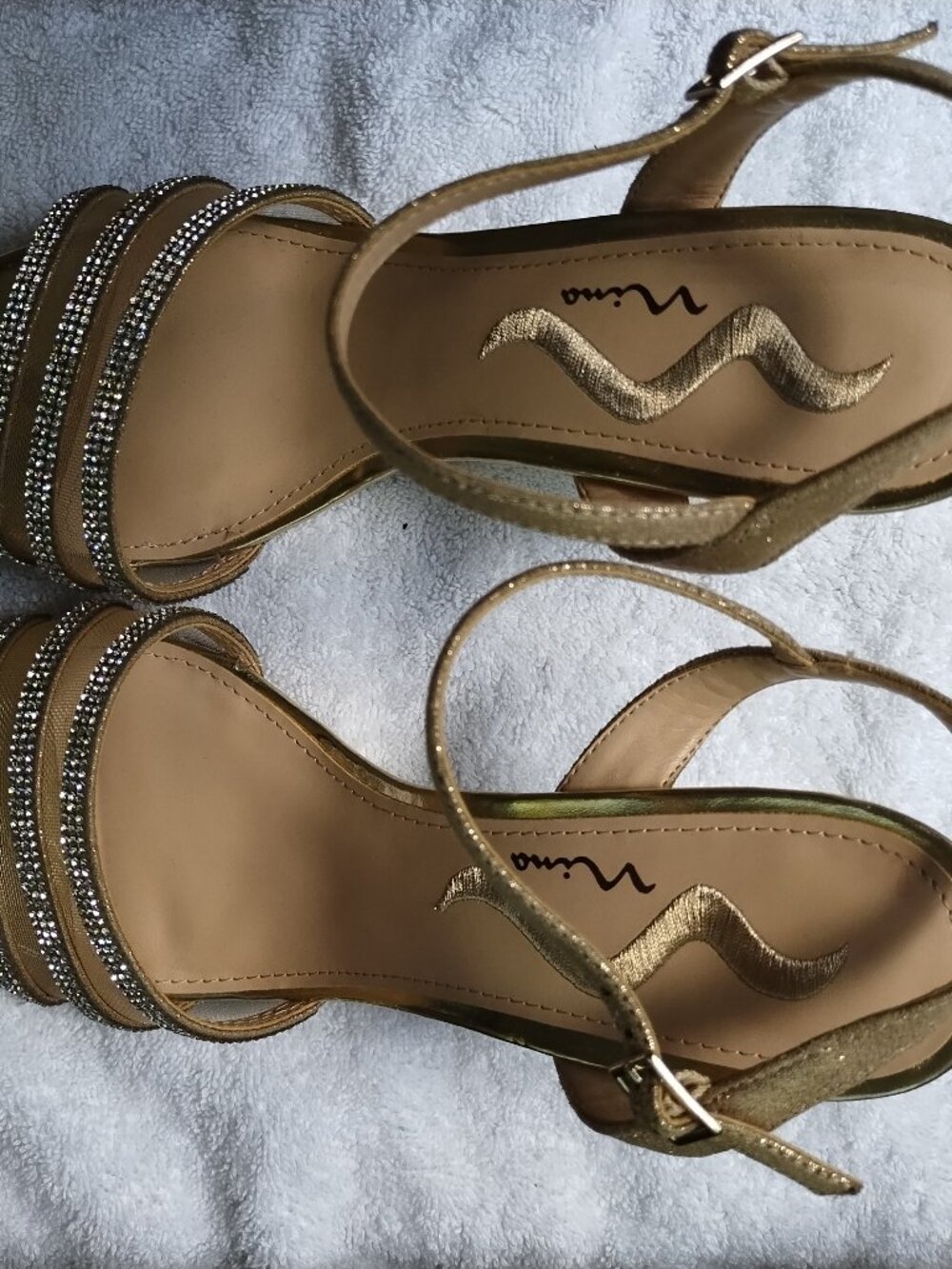 Nina NY sparkly Gold heels. Women’s Size 8.5 Dressy Shoes. Preowned. Worn Once!